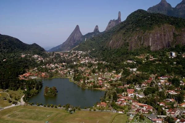 Teresópolis, no Rio Janeiro, é um dos destinos Imperdíveis para aproveitar o frio no Brasil.
